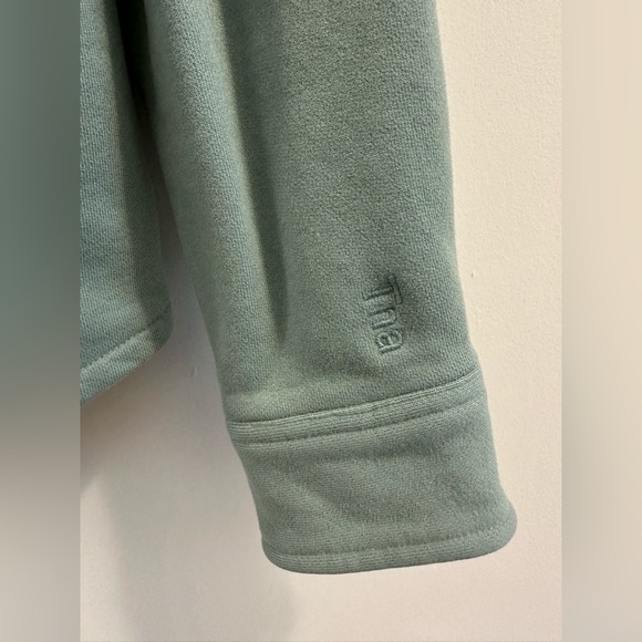 Aritzia TNA shacket. Worn once. Perfect condition. - Picture 3 of 4